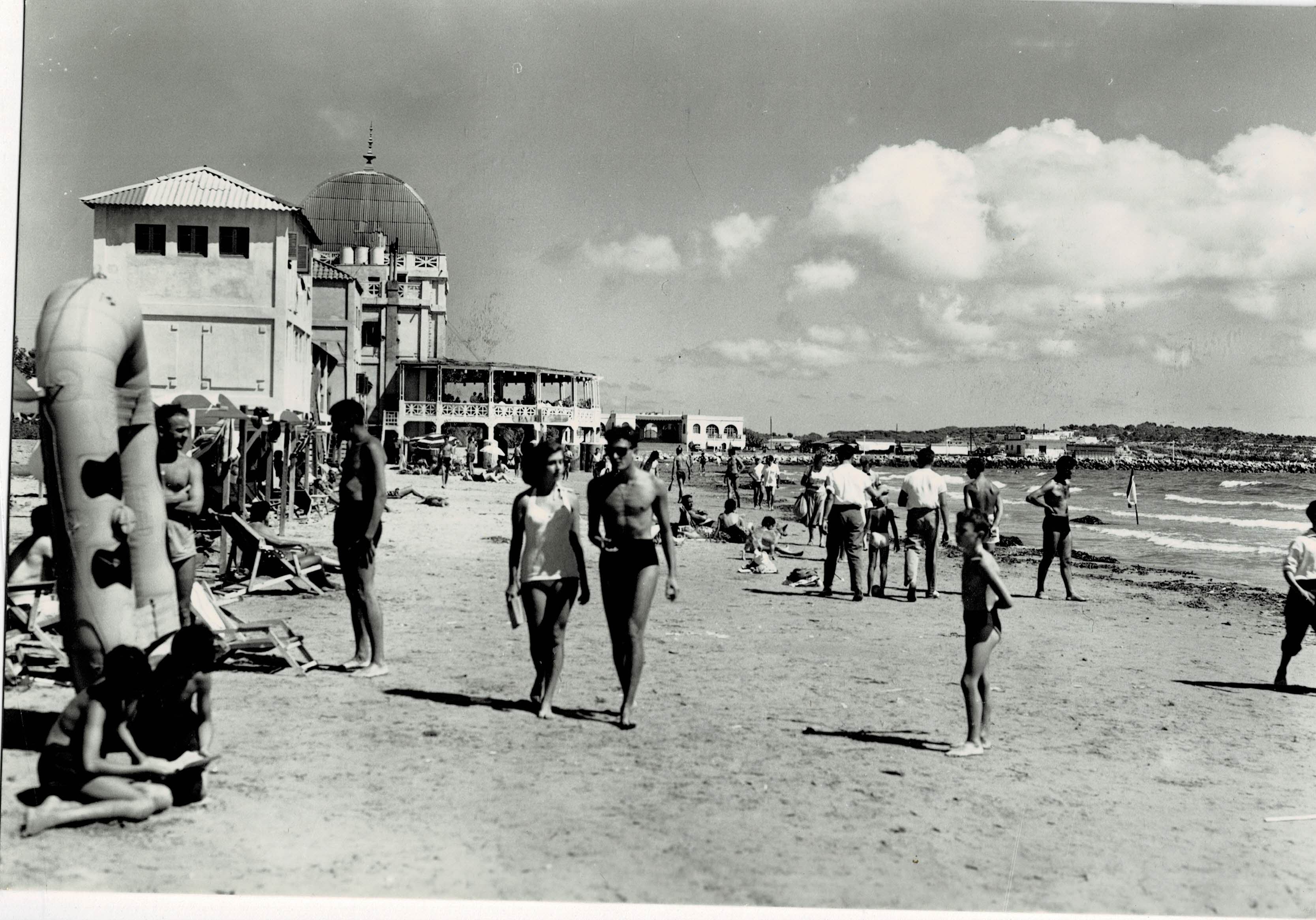 POSTAL MODERNA DE CATALUÑA. SALOU. PLAYA