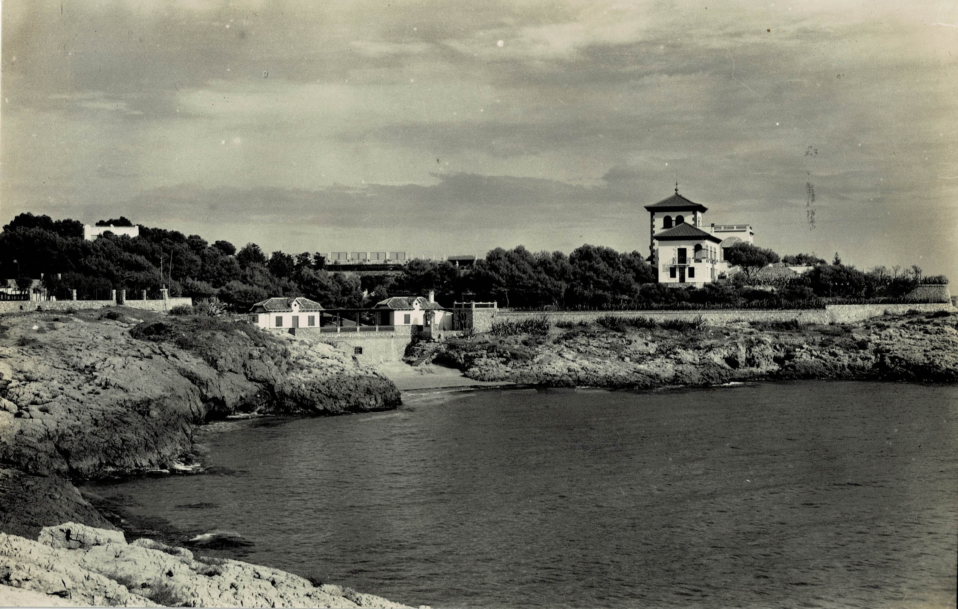 POSTAL MODERNA DE CATALUÑA. TARRAGONA. UN DETALLE DE LA COSTA