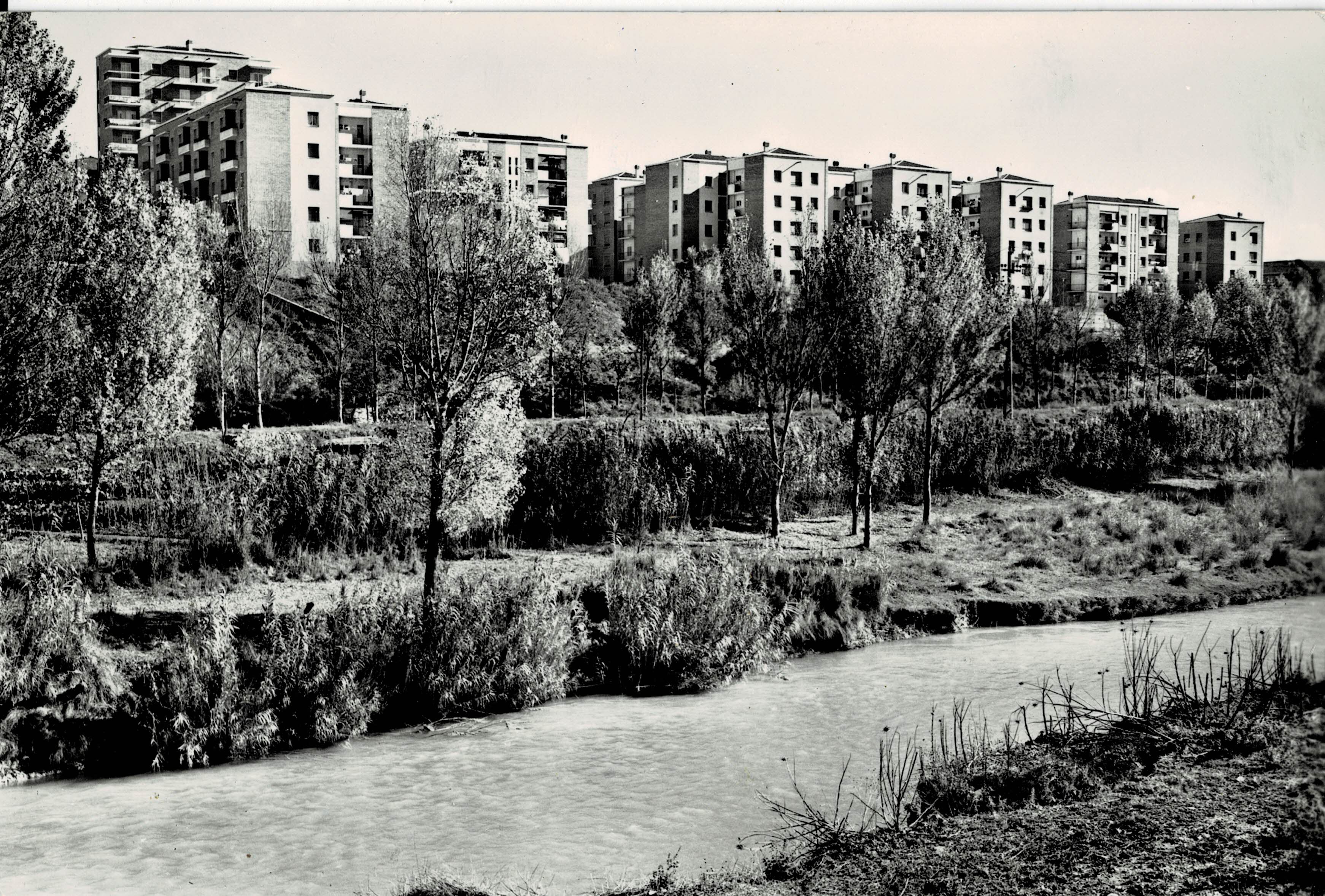 POSTAL MODERNA DE CATALUÑA. MANRESA. GRUPO VIVIENDAS S.ING DE LOYOLA