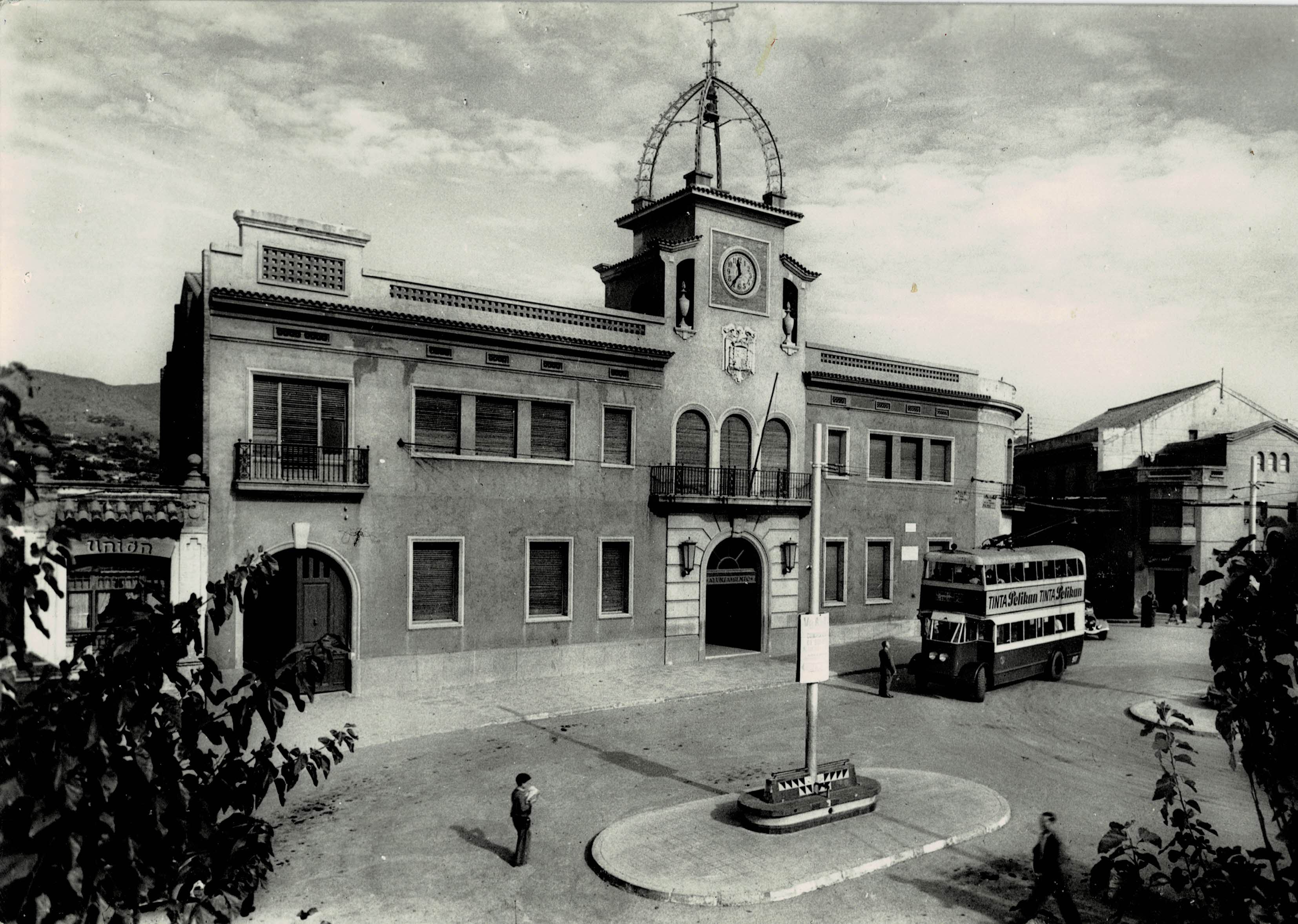 POSTAL MODERNA DE CATALUÑA. SANTA COLOMA DE GRAMANET. CASA CONSISTORIAL
