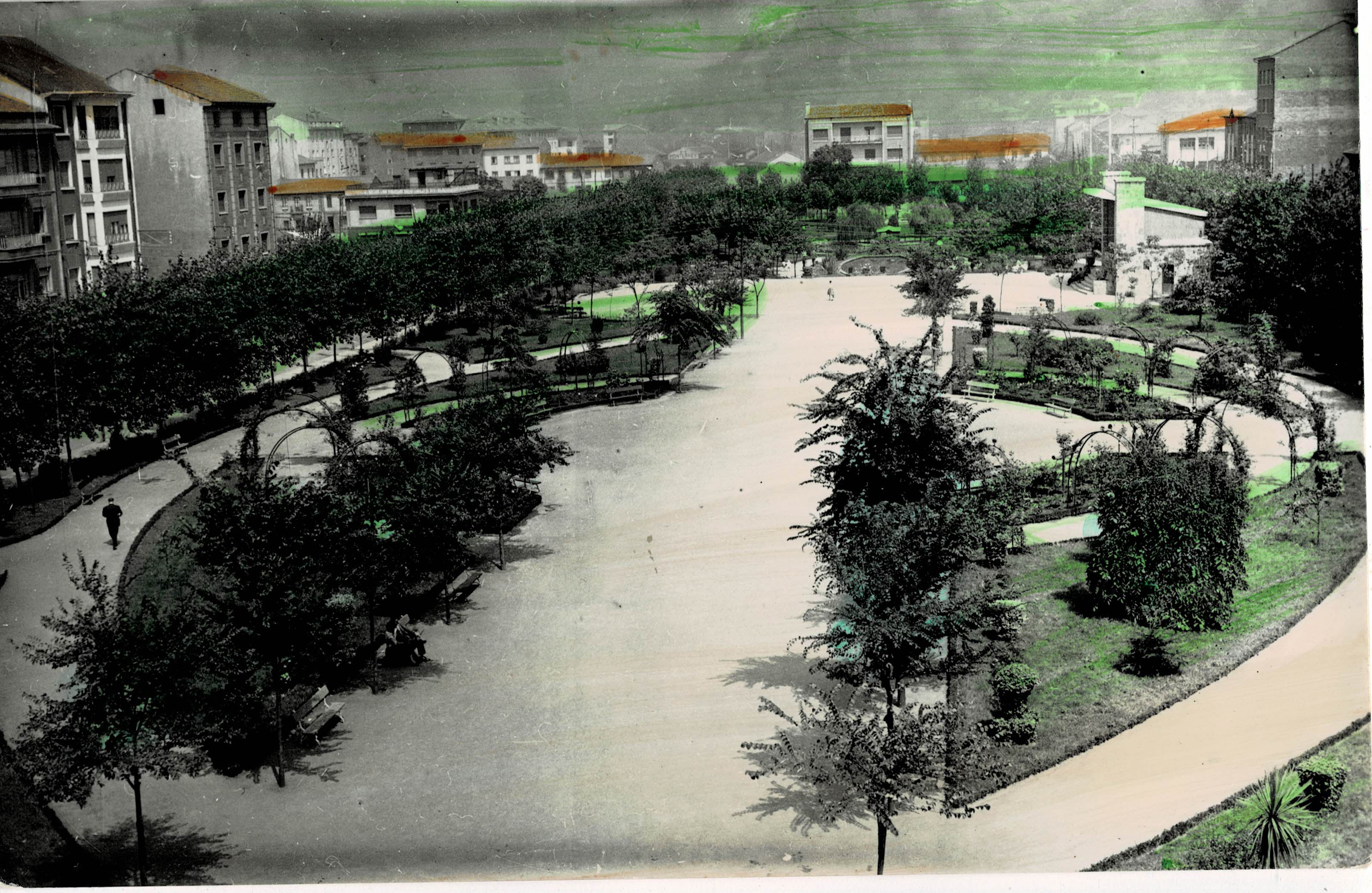 POSTAL MODERNA DE CATALUÑA. MIERES. JARDINILLOS DEL PARQUE