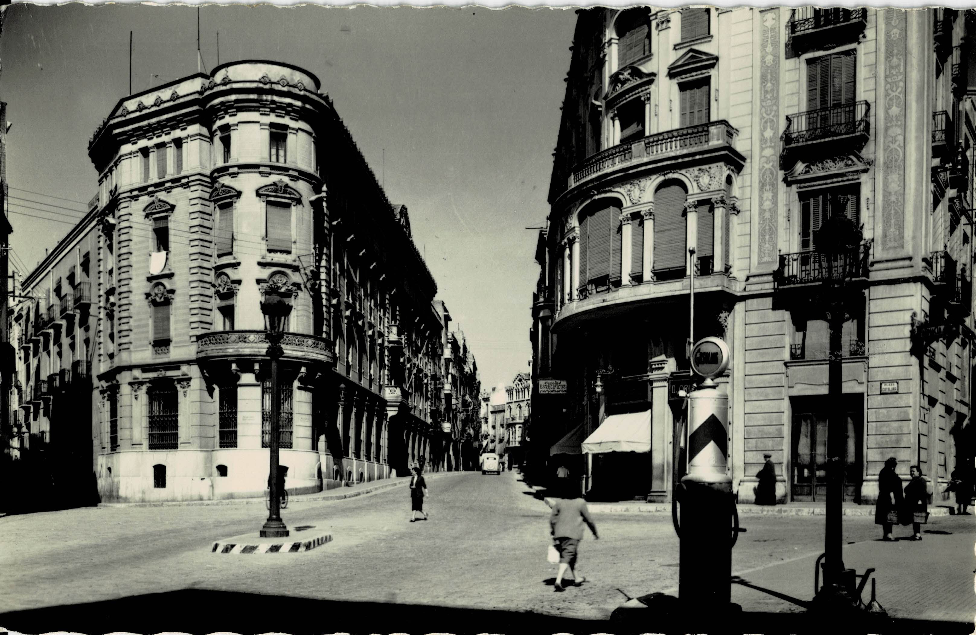 POSTAL MODERNA DE CATALUÑA. REUS. ARRABAL DE SANTA ANA Y BANCO DE ESPAÑA