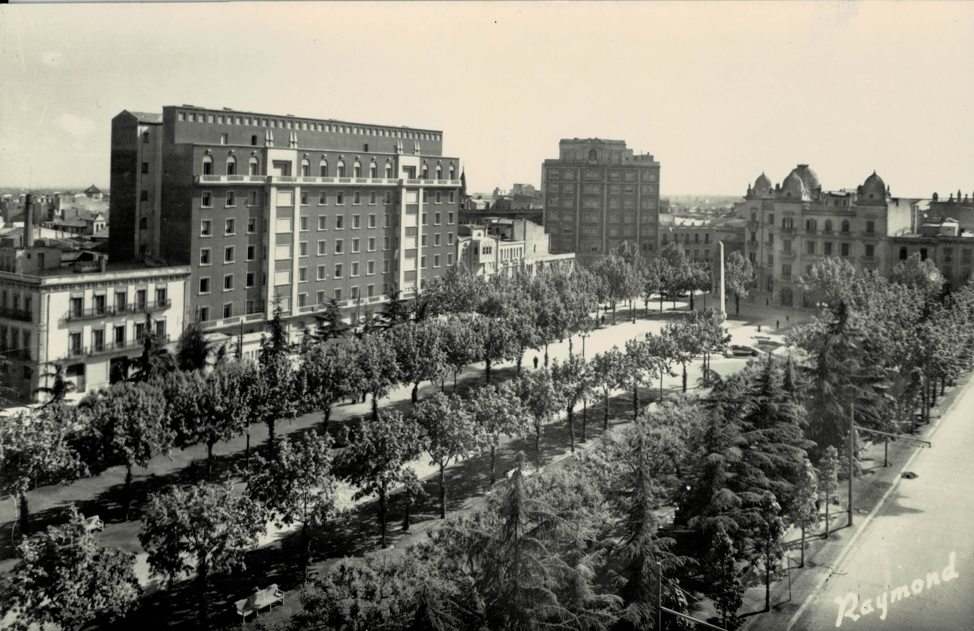 POSTAL MODERNA DE CATALUÑA. REUS. AVENIDA DE LOS MARTIRES