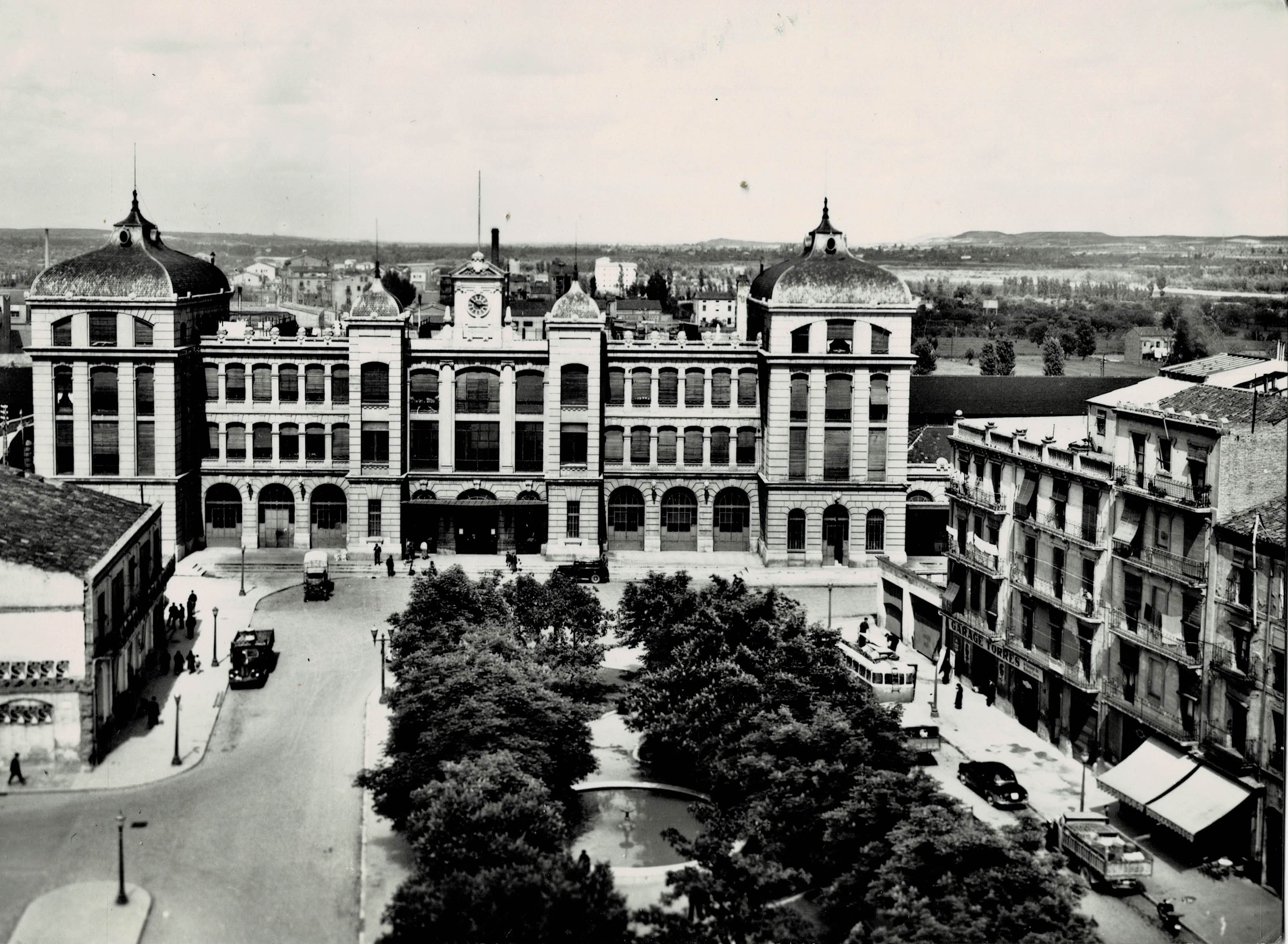 POSTAL MODERNA DE CATALUÑA. LERIDA. PLAZA BERENGUER IV Y ESTACION F. C.