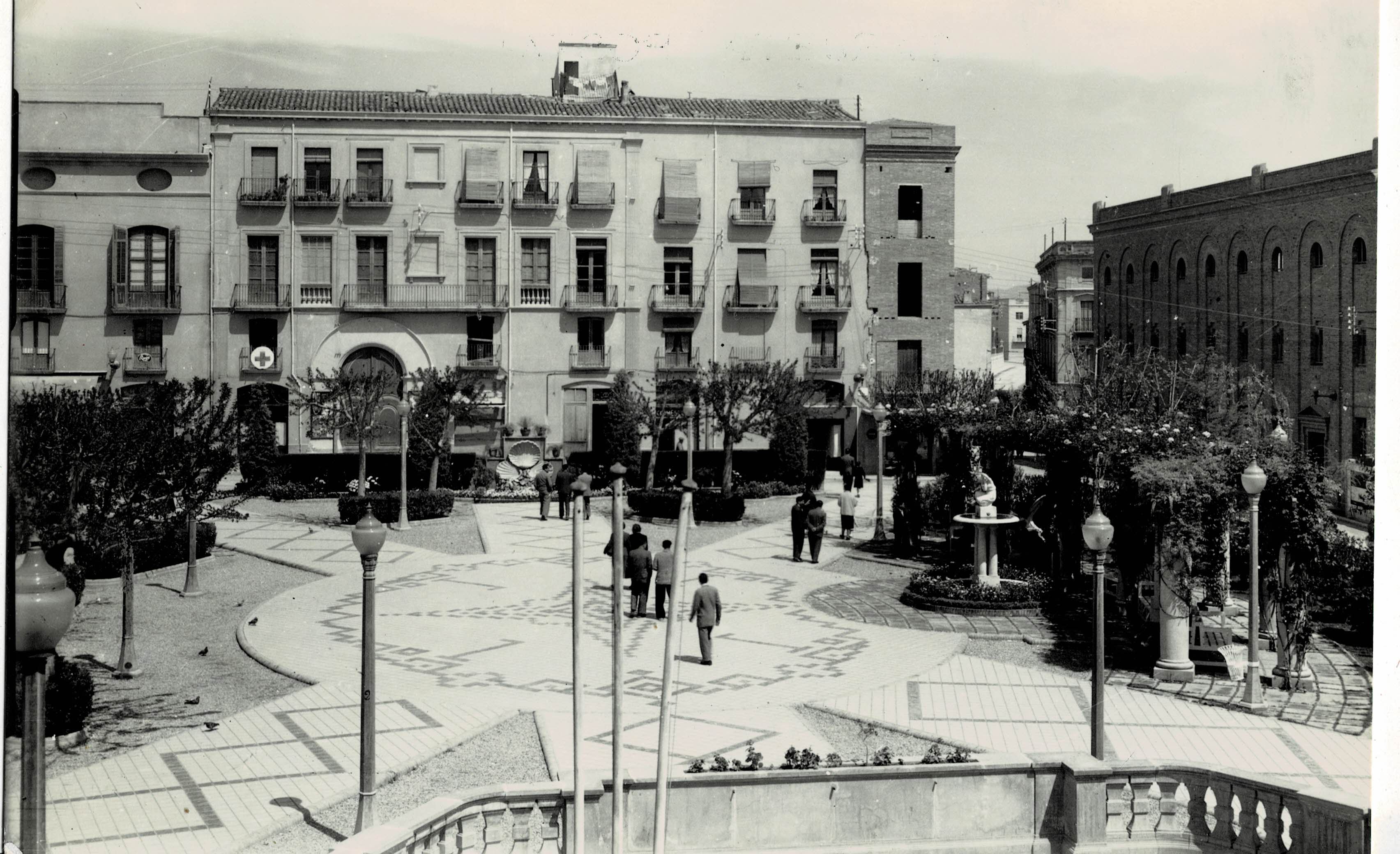 POSTAL MODERNA DE CATALUÑA. VALLS. PLAZA DE LOS MARTIRES