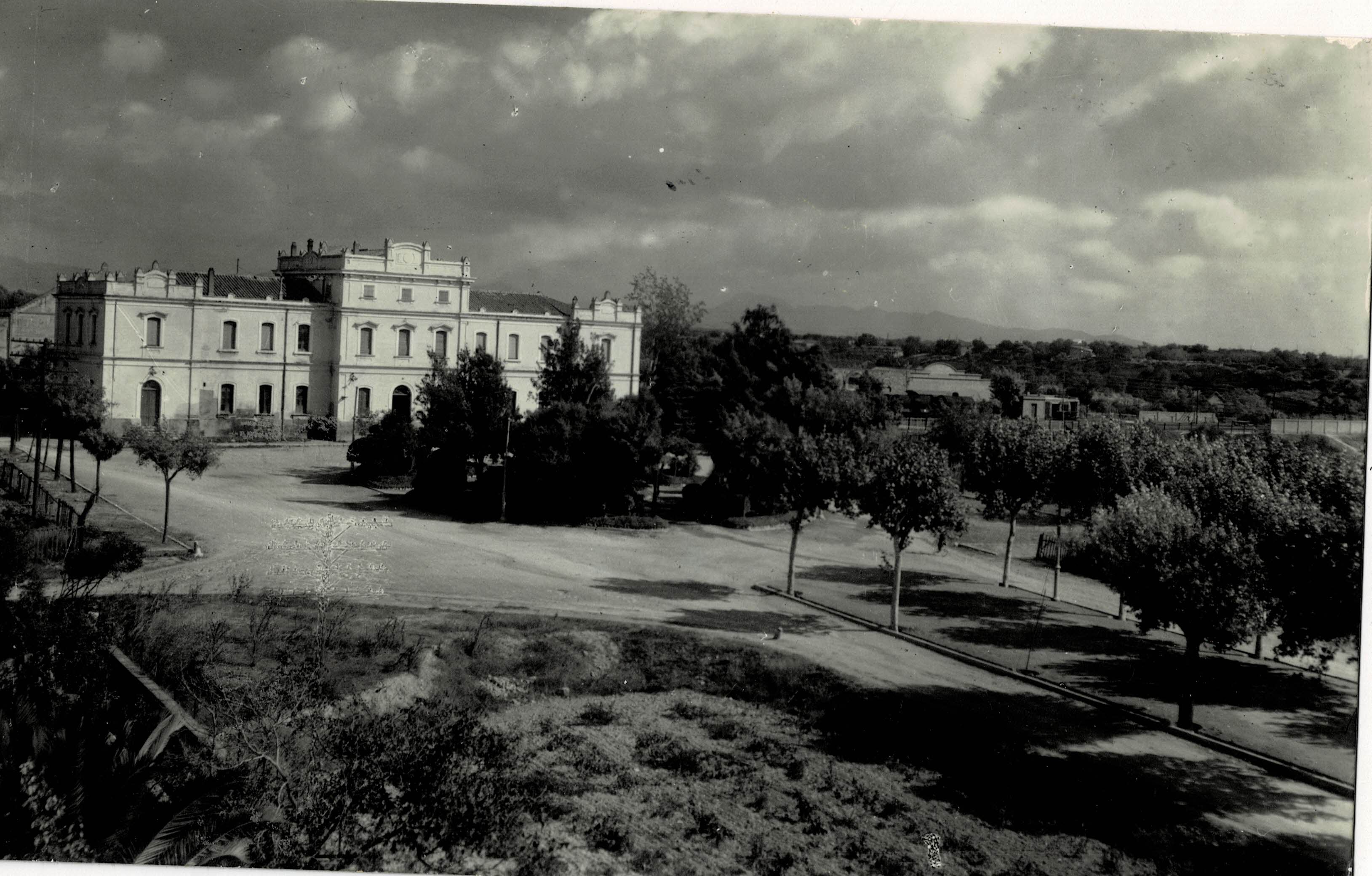 POSTAL MODERNA DE CATALUÑA. VALLS. PASEO DEL GENERALISIMO Y ESTACION