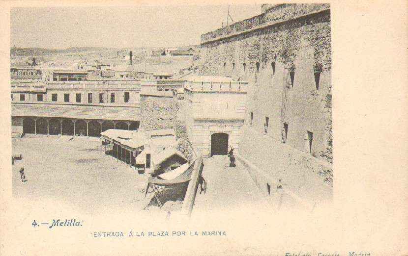 POSTAL ANTIGUA DE MELILLA. ENTRADA A LA PLAZA POR LA MARINA.