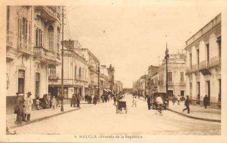 POSTAL DE MELILLA. AVENIDA DE LA REPUBLICA.
