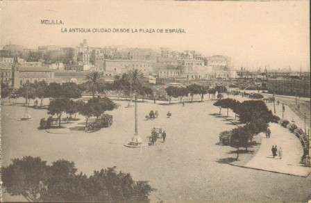 POSTAL ANTIGUA DE MELILLA. LA ANTIGUA CIUDAD DESDE LA PLAZA DE ESPAÑA.