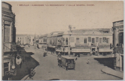 POSTAL ANTIGUA DE MELILLA. ALMACENES LA RECONQUISTA Y CALLE GENERAL CHACEL