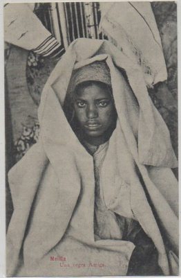 POSTAL ANTIGUA DE MELILLA. UNA NEGRA AMIGA