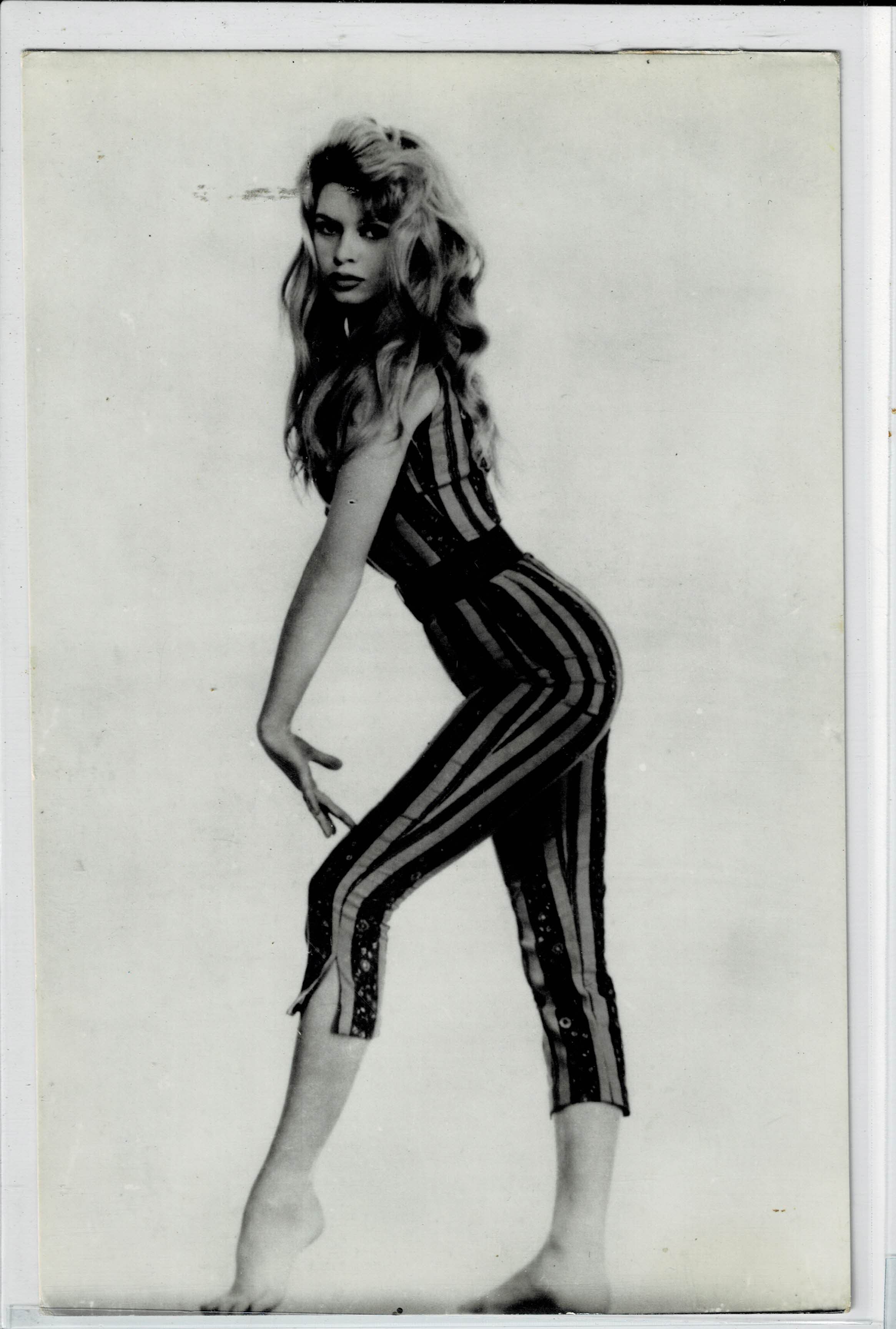 POSTAL DE CINE Nº 281: DE BRIGITTE BARDOT