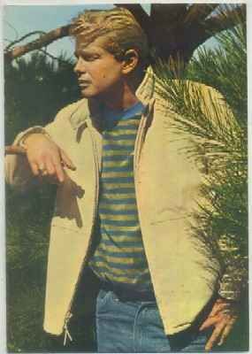 POSTAL DE CINE. TROY DONAHUE. MARCAS DE DESPEGUE AL DORSO