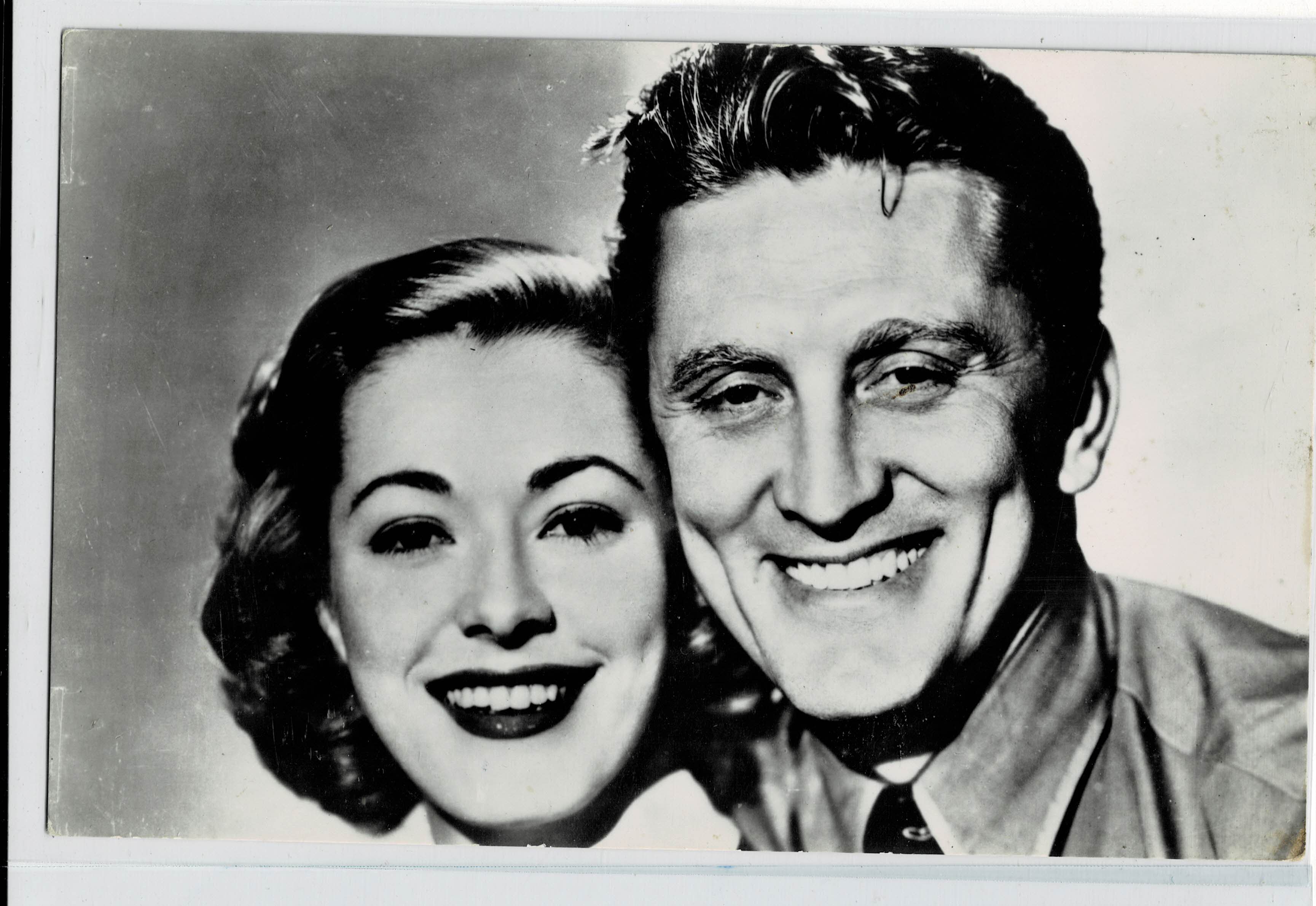POSTAL DE CINE Nº 142: DE ELEONOR PARKER Y KIRG DOUGLAS