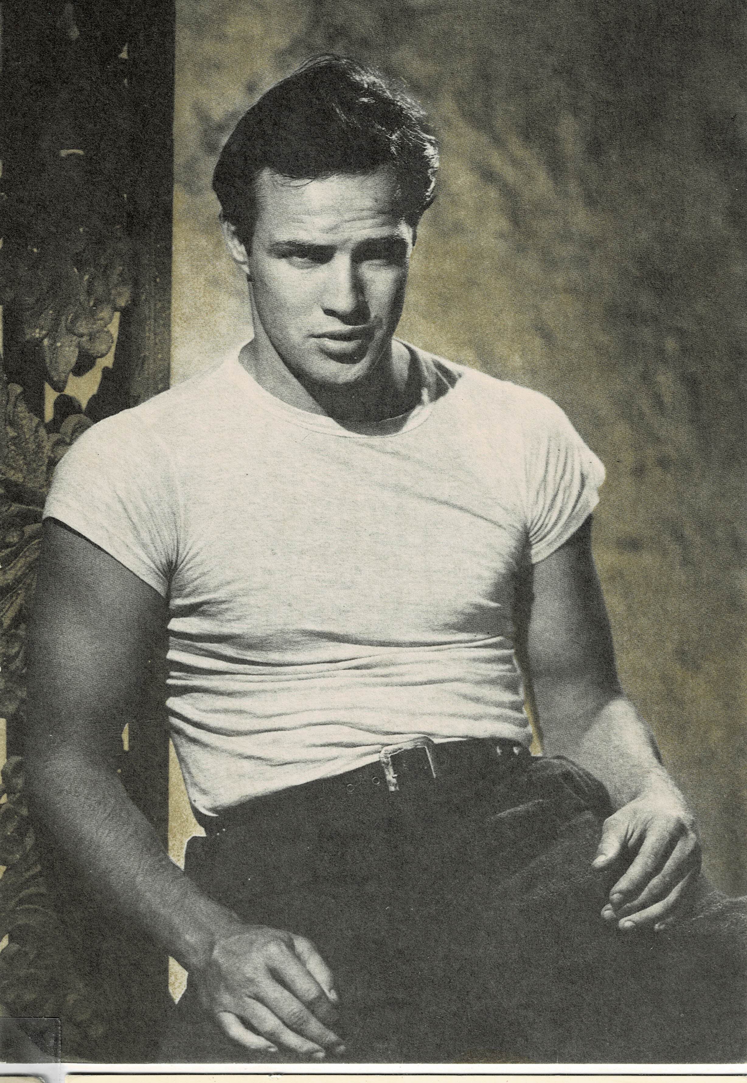 POSTAL DE CINE: DE MARLON BRANDO EN UN TRANVIA LLAMADO DESEO
