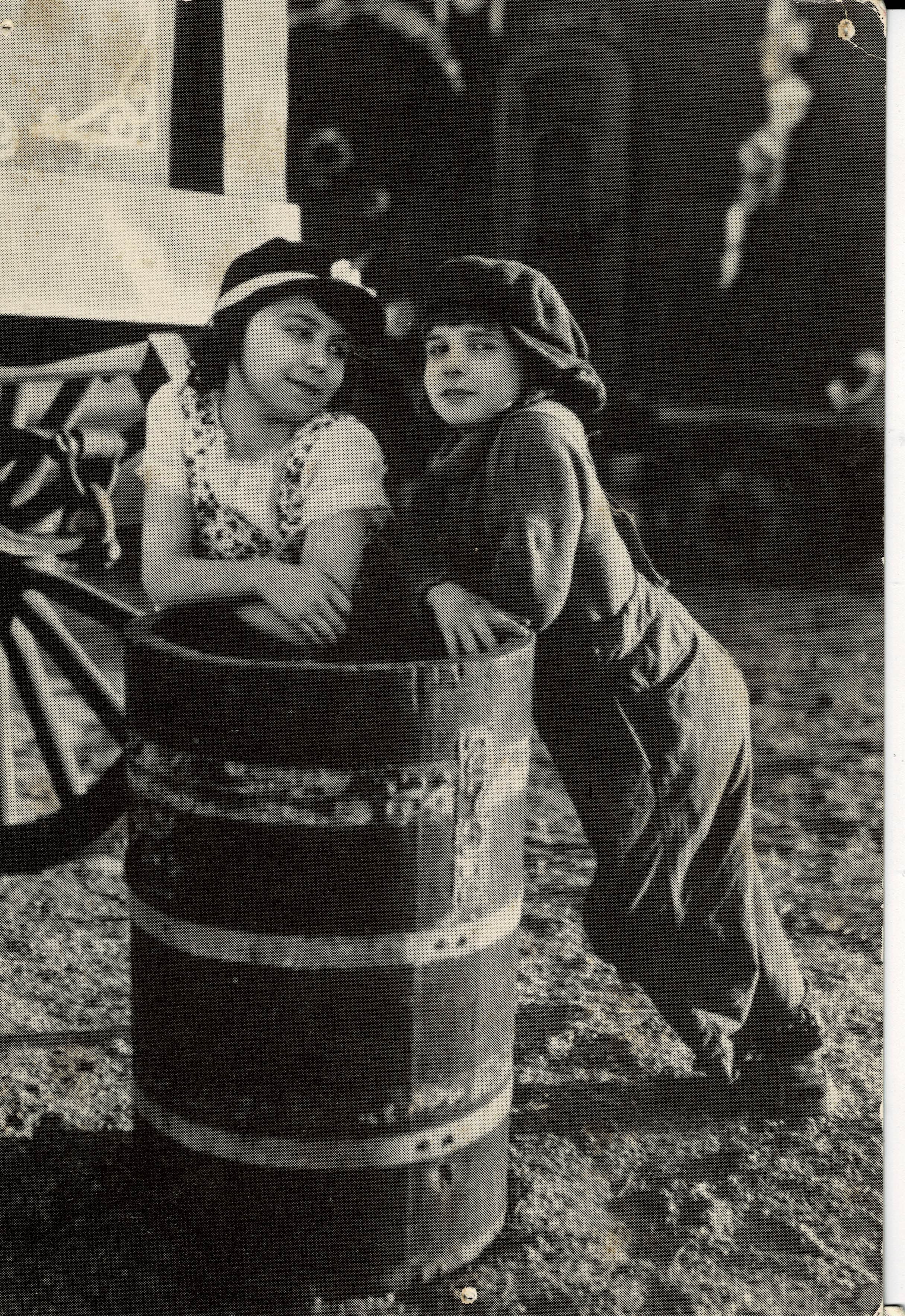 POSTAL DE CINE: DE JACKIE COOGAN Y PEACHES JACKSON EN CIRCUS DAYS
