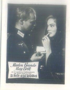 POSTAL DE CINE 9x7 cm: MARLON BRANDO Y MAY BRITT EN EL BAILE DE LOS MALDITOS
