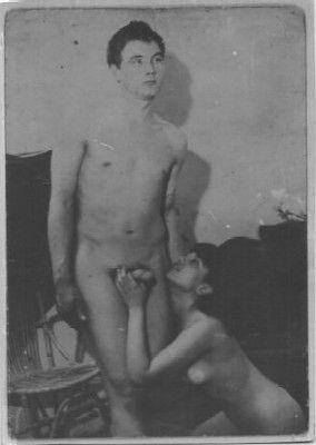 FOTOGRAFIA EROTICA ANTIGUA. MEDIDAS 9,7 x 7 CM.
