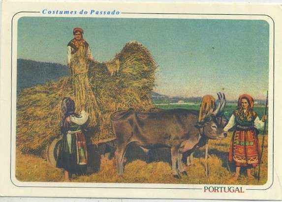 POSTAL DE PORTUGAL. COSTUMES DE PASSADO. CARREGANDO O TRIGO Nº 28
