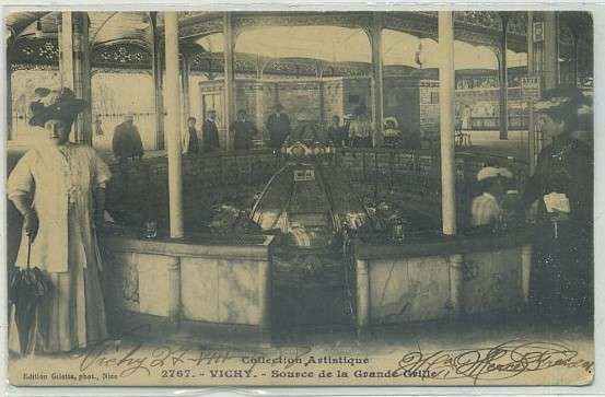 POSTAL DE FRANCIA. VICHY. SOURCE DE LA GRANDE GRILLE