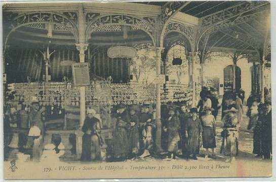 POSTAL DE FRANCIA. VICHY. SOURCE DE L`HOSPITAL. TEMPERATURE 31º