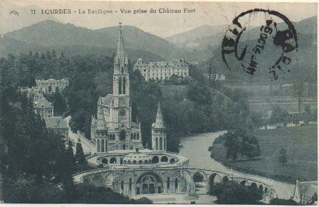 POSTAL DE FRANCIA. 11 LOURDES. LA BASILIQUE. VUE PRISE DU CHATEAU FORT