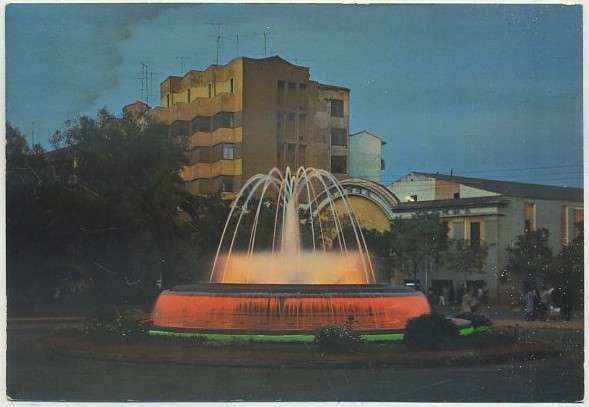 POSTAL DE EXTREMADURA. CACERES. AVDA. DE ESPAÑA. FUENTE LUMINOSA Nº 2024