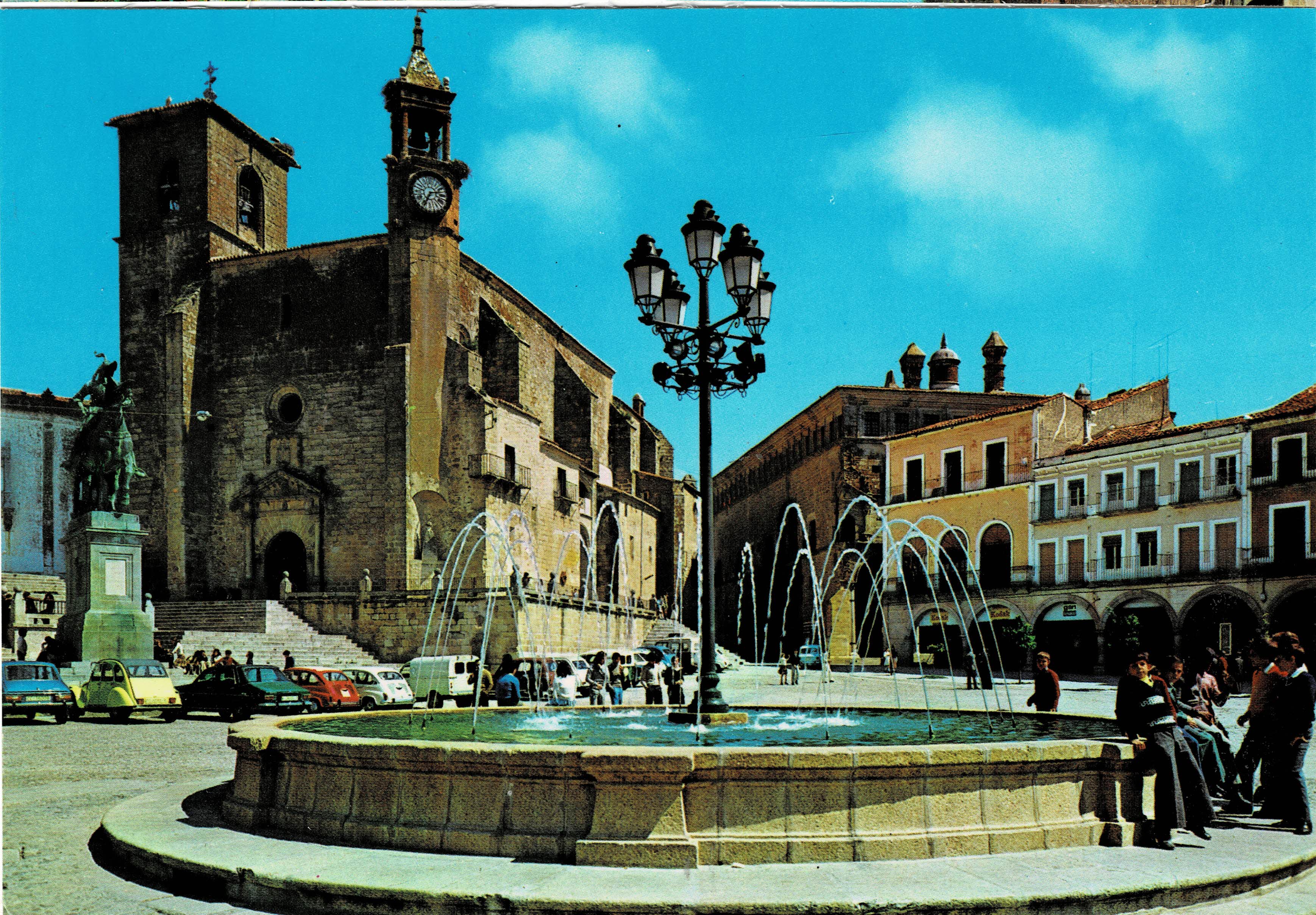 POSTAL MODERNA DE EXTREMADURA. TRUJILLO. PLAZA MAYOR E IGLESIA SAN MARTIN