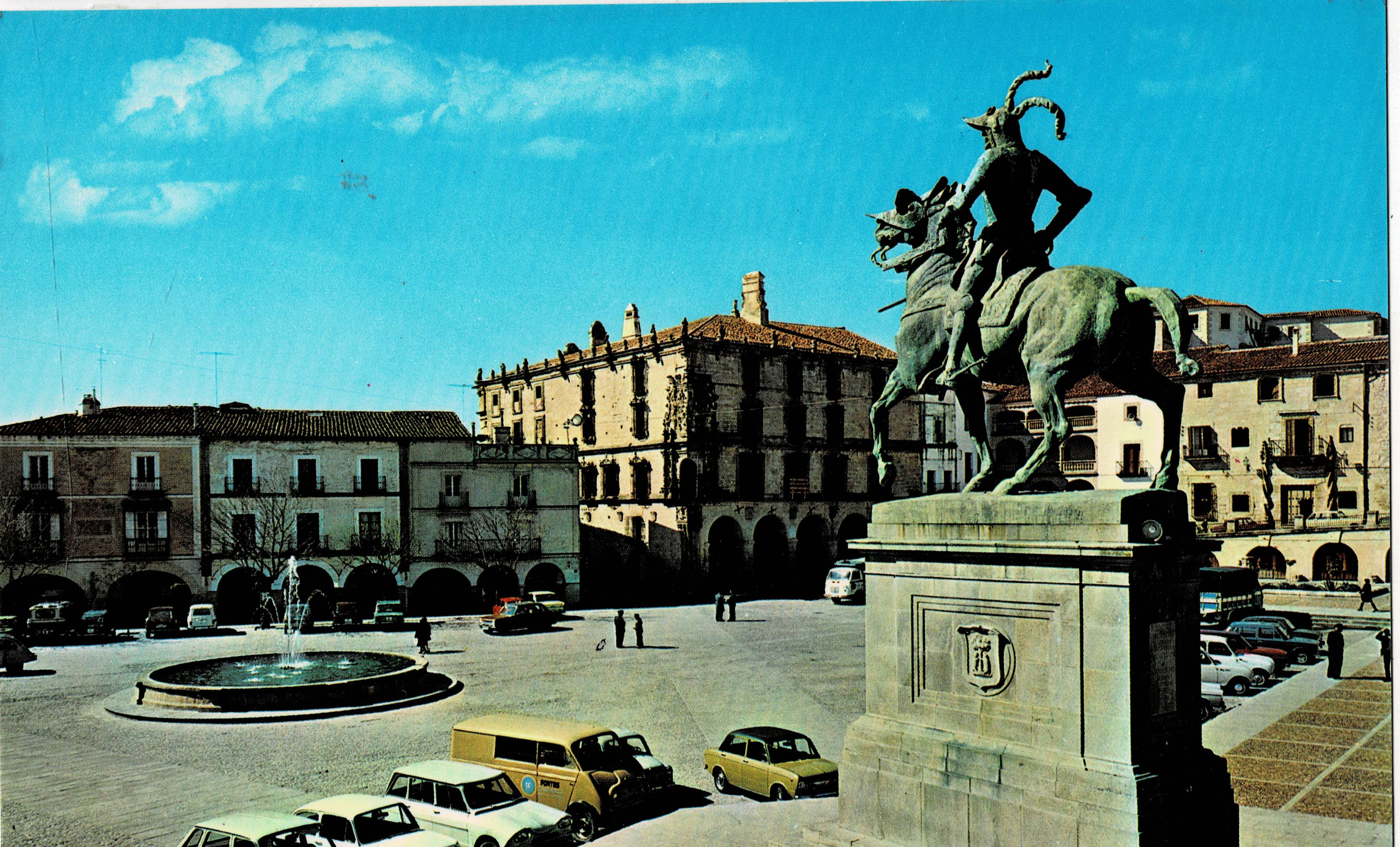 POSTAL MODERNA DE EXTREMADURA. TRUJILLO. PLAZA MAYOR. MONUMENTO A PIZARRO