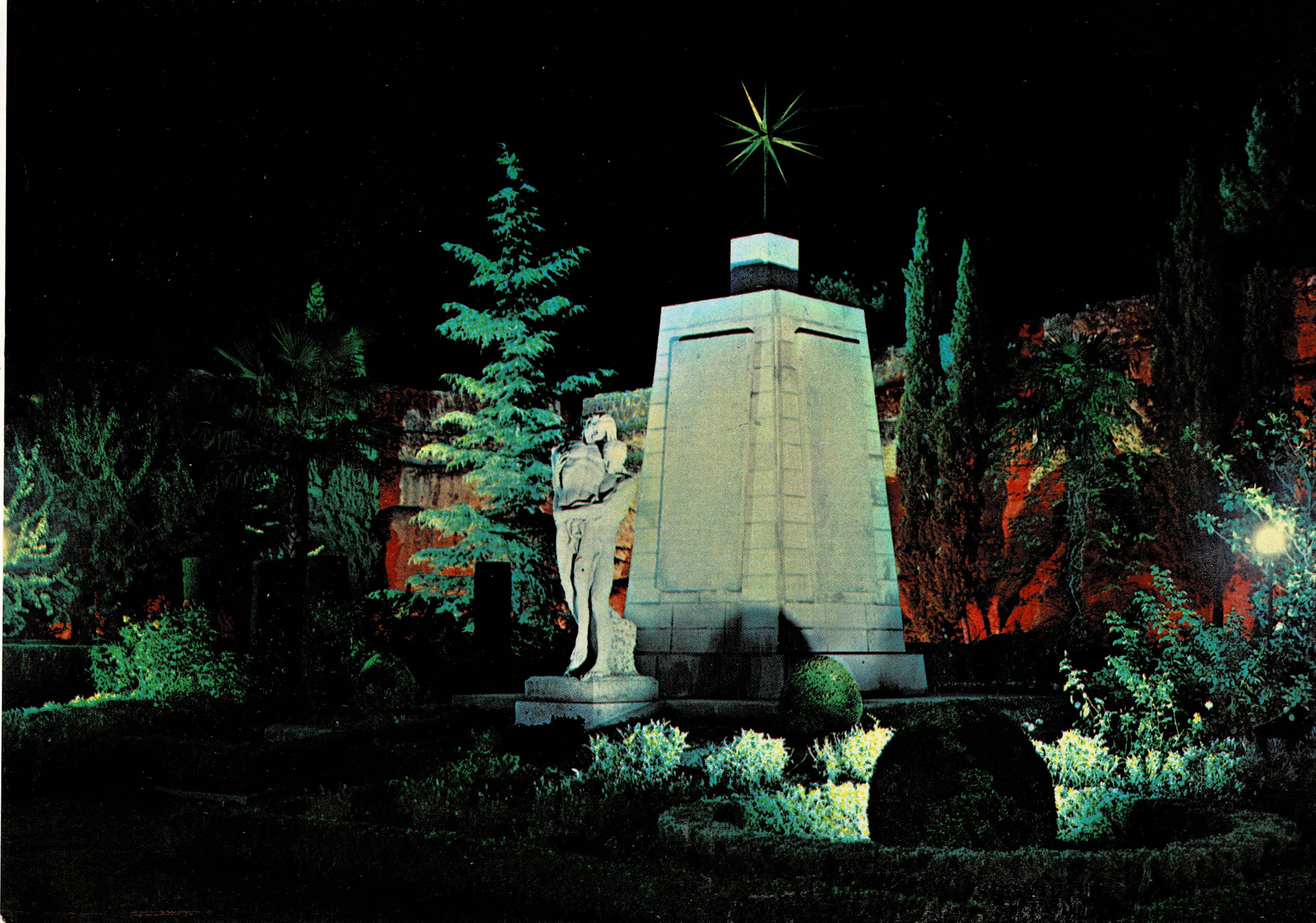 POSTAL MODERNA DE EXTREMADURA. BADAJOZ. MONUENTO AL HEROE CAIDO