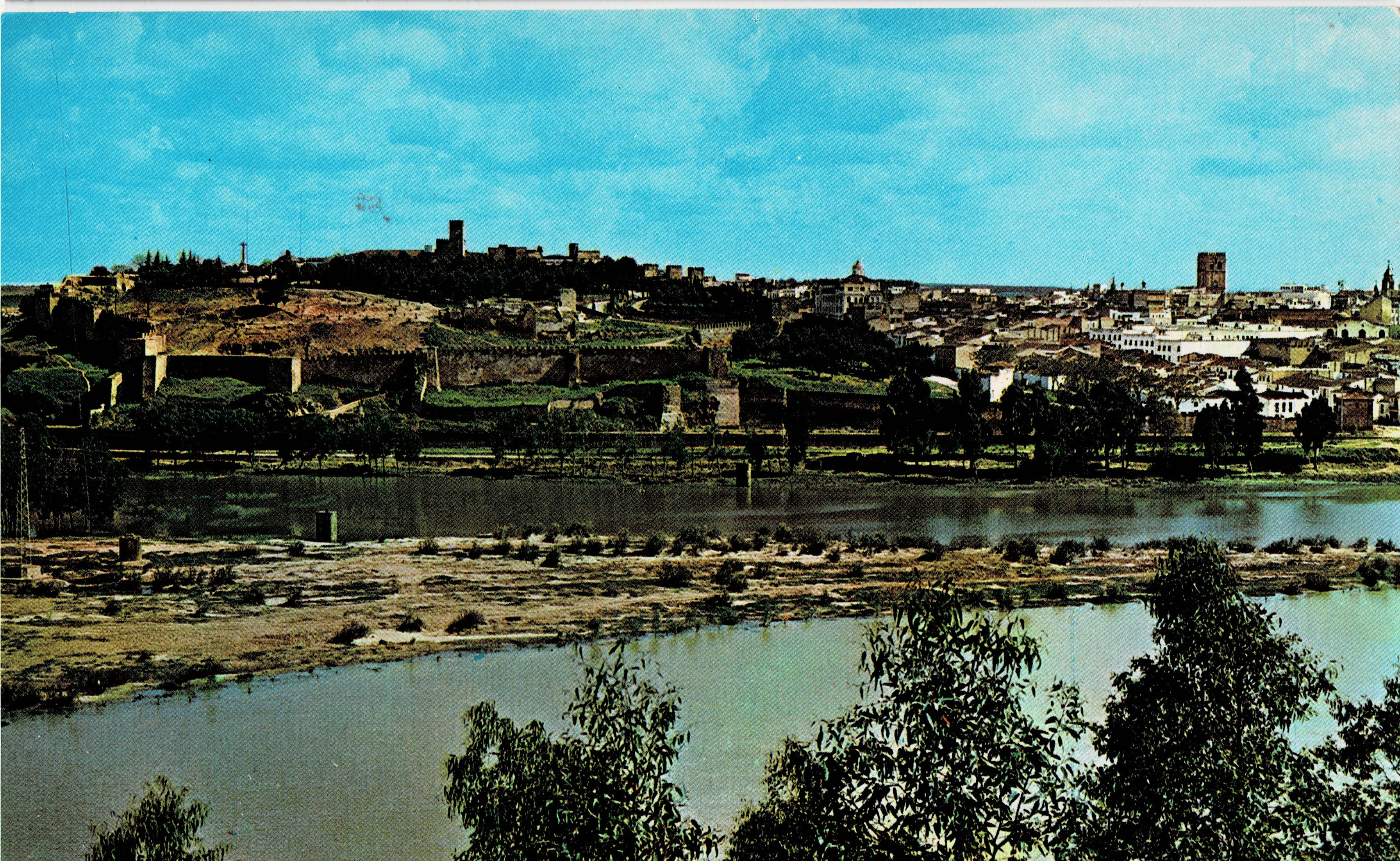 POSTAL MODERNA DE EXTREMADURA. BADAJOZ. RIO GUADIANA Y VISTA PARCIAL
