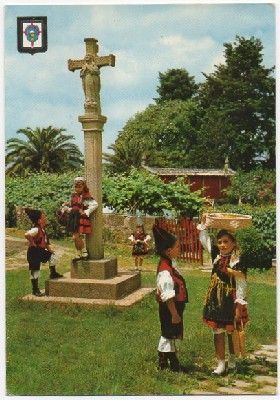POSTAL DE GALICIA. CONVERSANDO EN EL CRUCE
