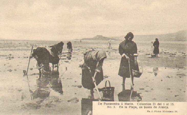 POSTAL ANTIGUA DE PONTEVEDRA A MARIN. EN LA PLAYA, EN BUSCA DE ALMEJA. Nº 3.