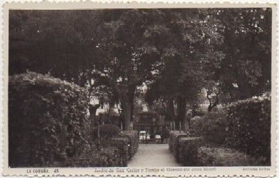 POSTAL DE LA CORUÑA. JARDINES S. CARLOS Y TUMBA DEL GRAL. JHON MOORE