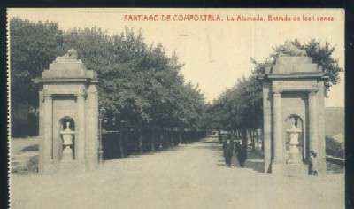 POSTAL ANTIGUA DE SANTIAGO DE COMPOSTELA - LA ALAMEDA - ENTRADA DE LOS LEONES