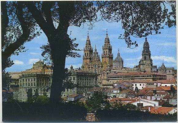 POSTAL DE SANTIAGO DE COMPOSTELA - CATEDRAL DESDE EL PASEO DE LA HERRADURA Nº 2080
