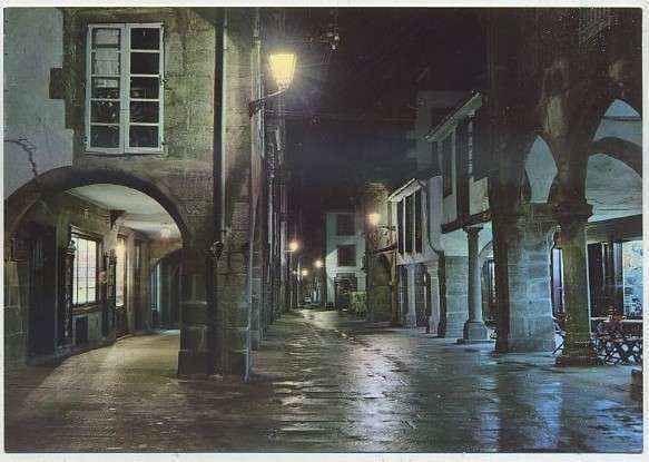POSTAL DE SANTIAGO DE COMPOSTELA. RUA DEL VILLAR NOCTURNA