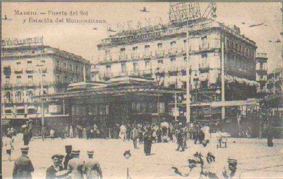 POSTAL ANTIGUA DE MADRID. PUERTA DEL SOL Y ESTACION METROPOLITANO