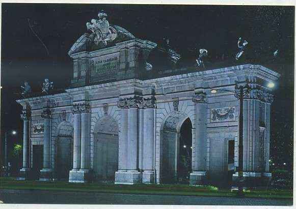 POSTAL DE MADRID. PUERTA DE ALCALA ASPECTO NOCTURNO Nº 121