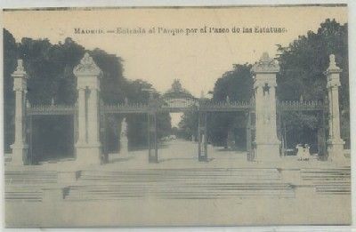 POSTAL ANTIGUA DE MADRID. ENTRADA AL PARQUE POR EL PASEO DE LAS ESTATUAS