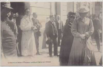 POSTAL MILITAR. LE ROI ET LE REINE D'ESPAGNE QUITTENT L'HOTEL DE FRANCE