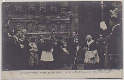 POSTAL MILITAR. S.M. D. ALPHONSE Xlll A PARIS. A LA PORTE DE L'EGLISE NOTRE DAME
