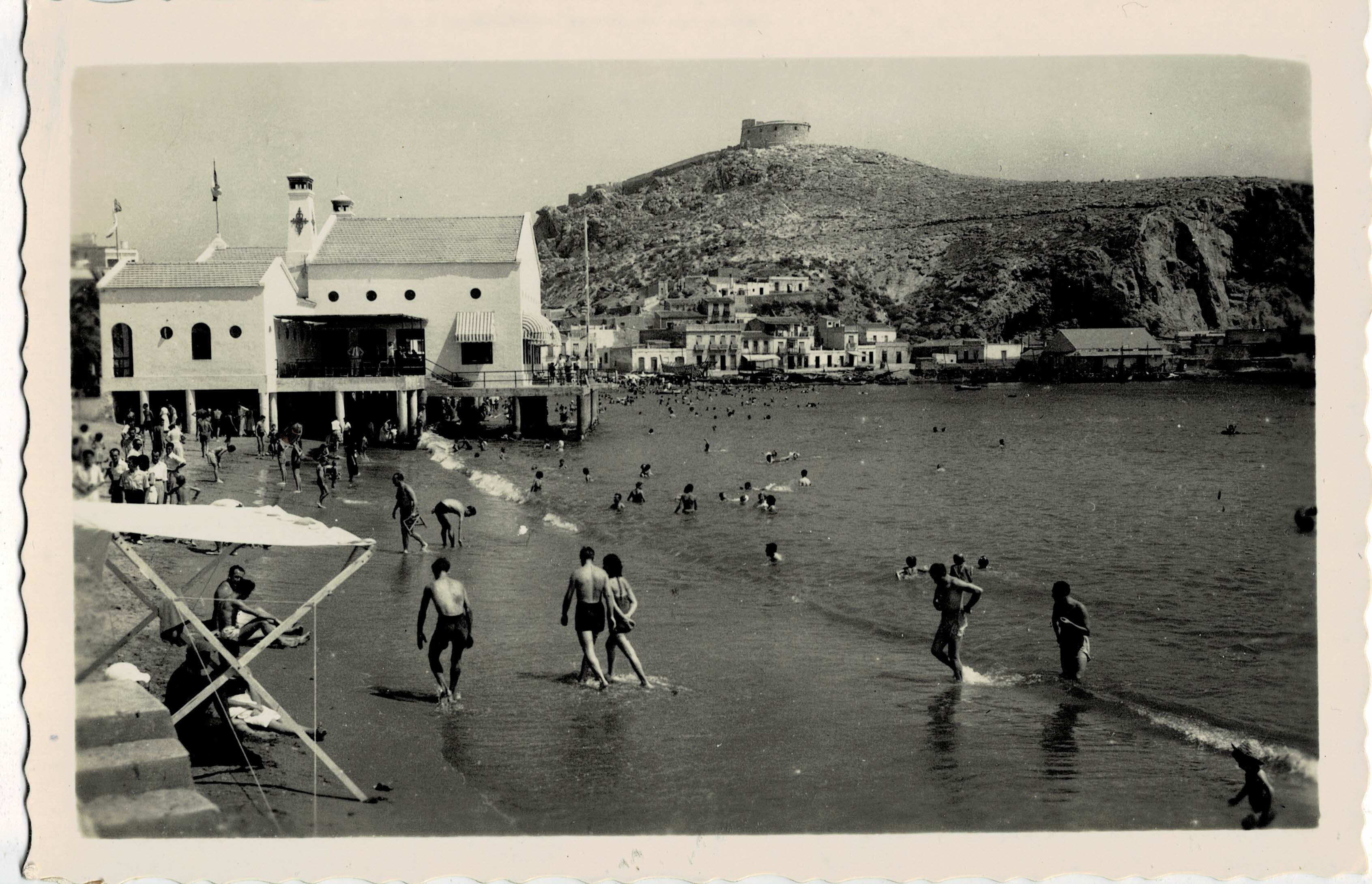 POSTAL MODERNA DE MURCIA. AGUILAS BALNEARIO, CASTILLO Y VISTA PARCIAL