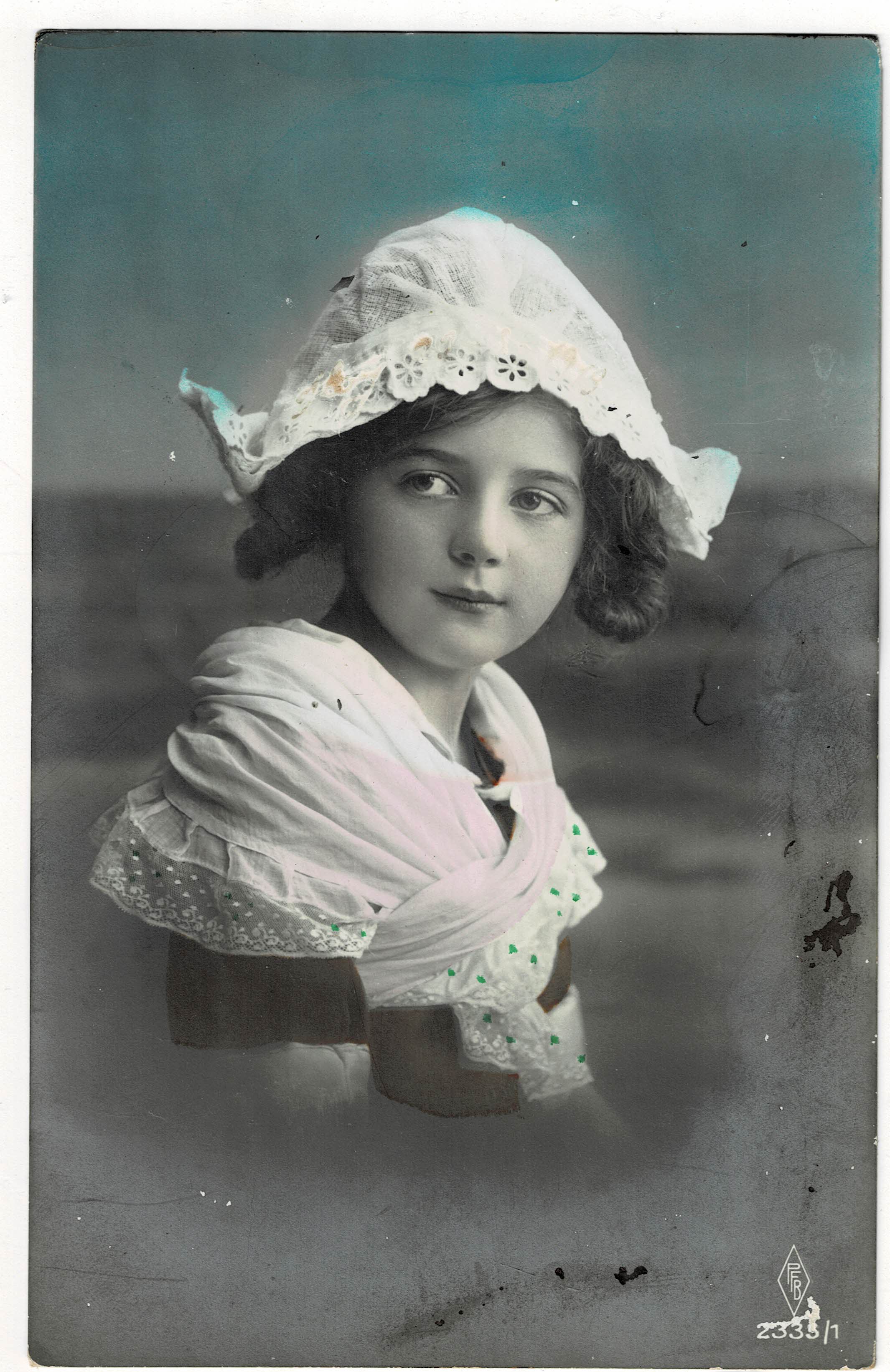 POSTAL DE NIÑOS. NIÑA A COLOR.