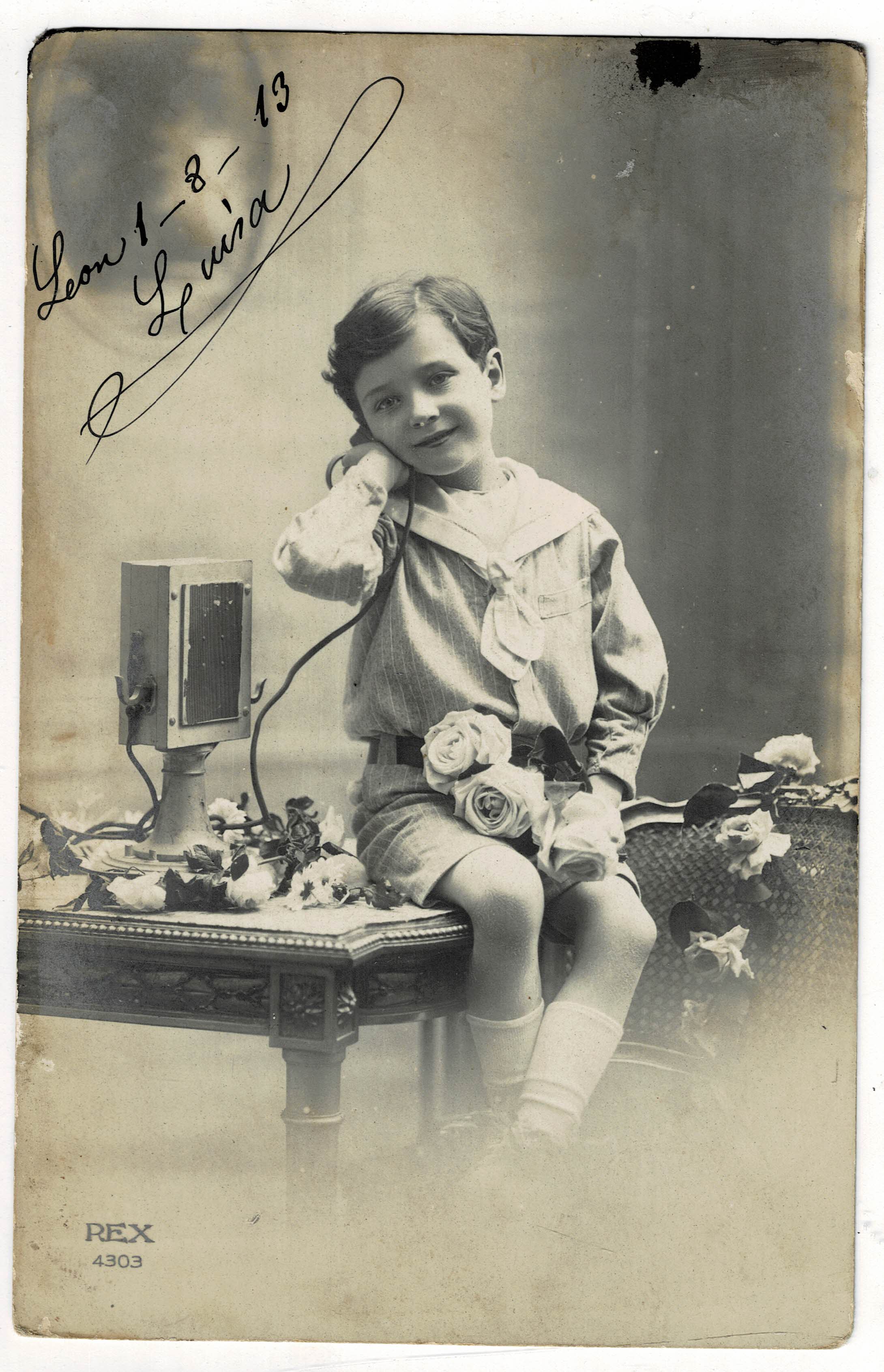 POSTAL DE NIÑOS. NIÑO EN BLANCO Y NEGRO.