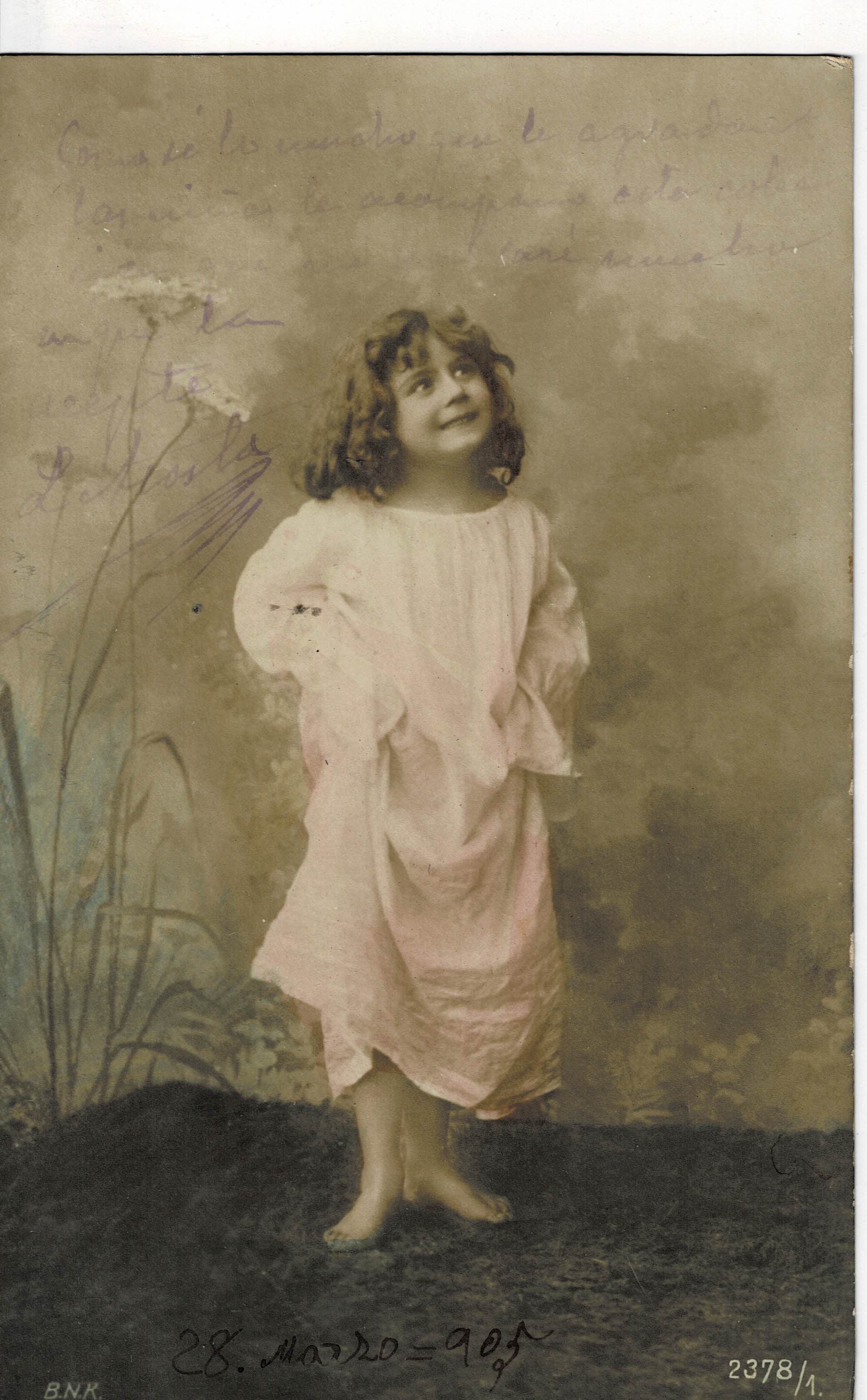 POSTAL DE NIÑOS. NIÑA DE ROSA.