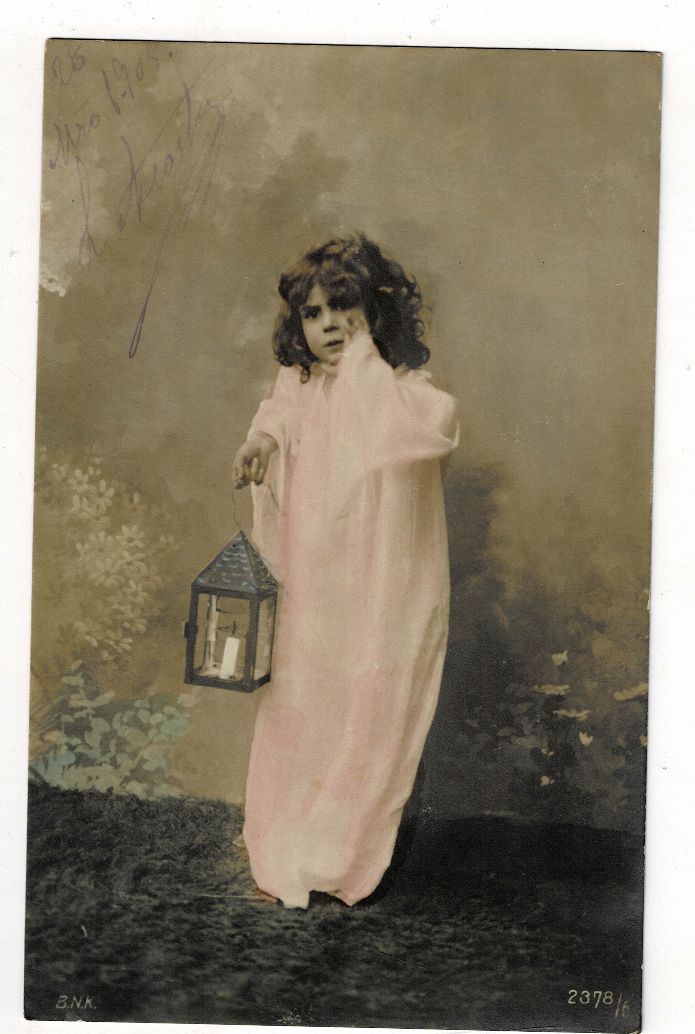 POSTAL DE NIÑOS. NIÑA CON FAROL.