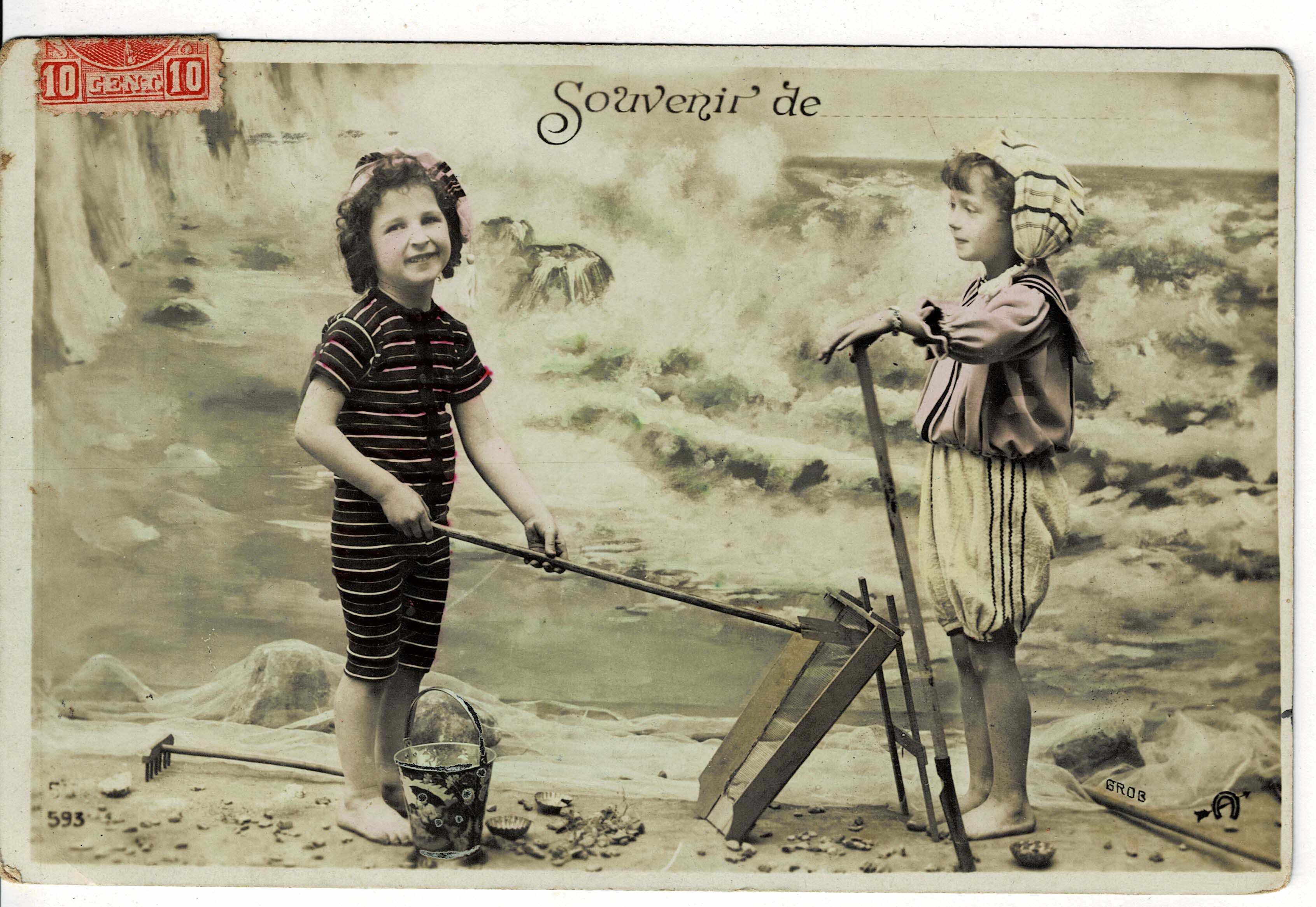 POSTAL DE NIÑOS. NIÑOS EN LA PLAYA.