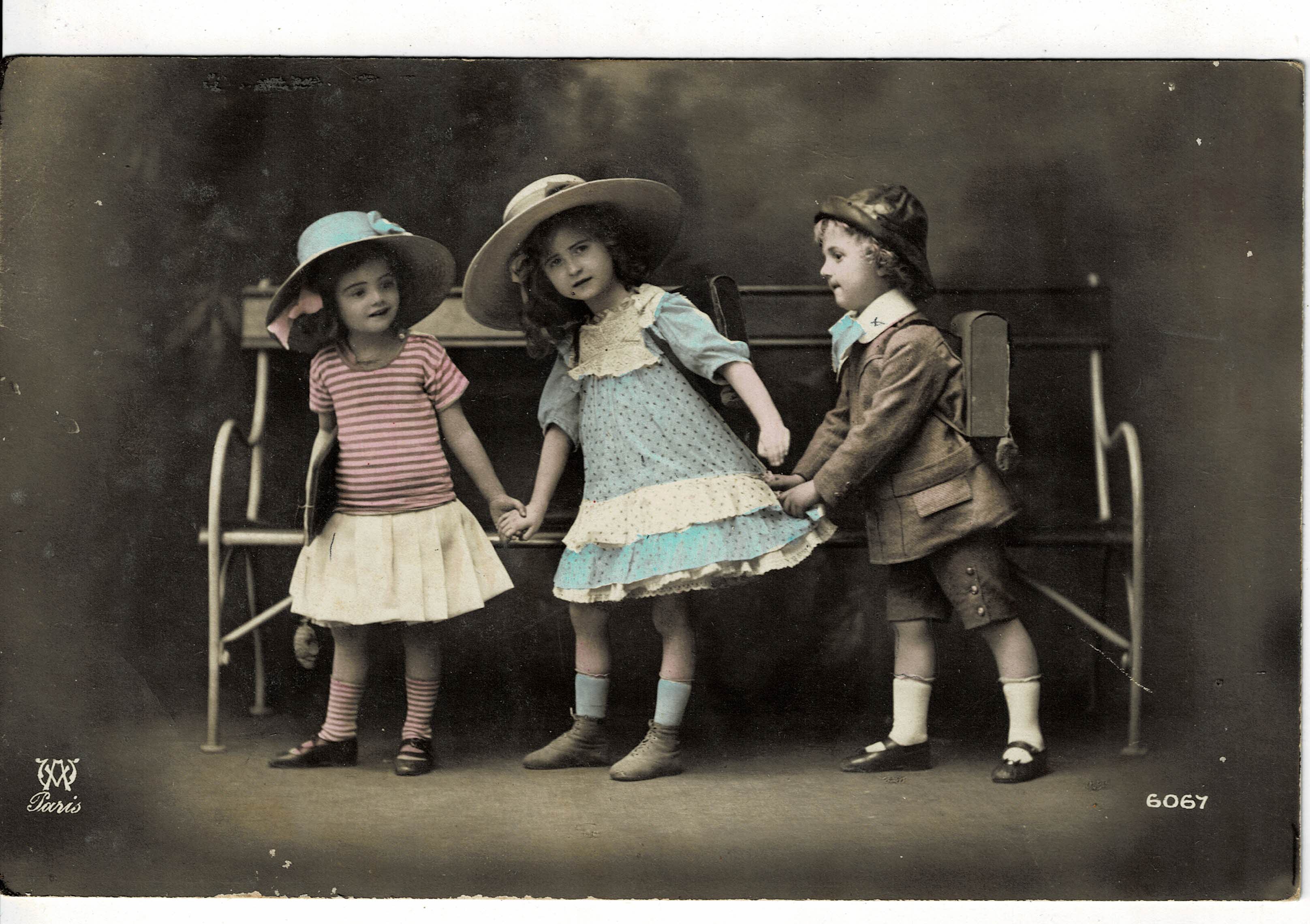 POSTAL DE NIÑOS. NIÑOS A COLOR