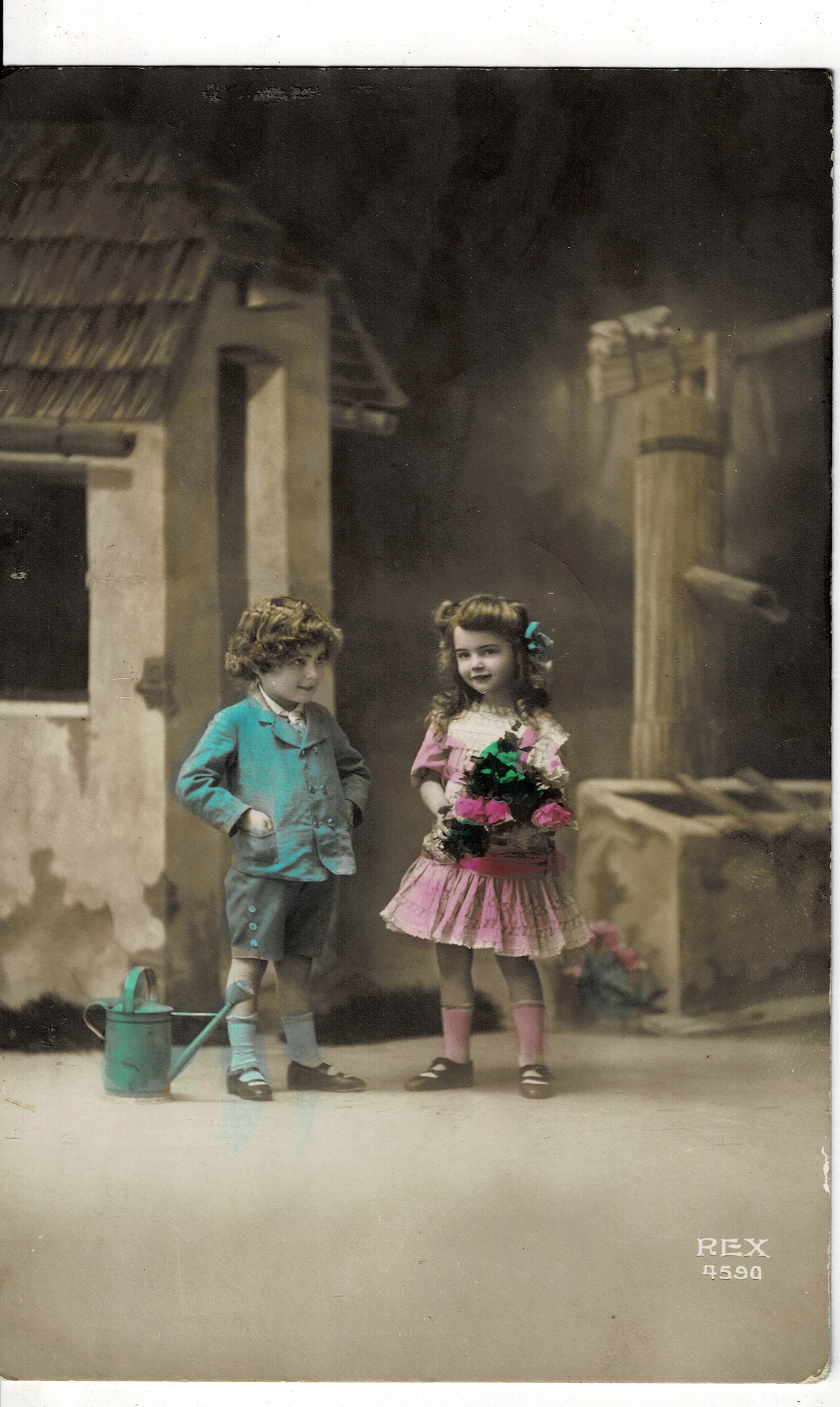 POSTAL DE NIÑOS. NIÑOS JUGANDO.